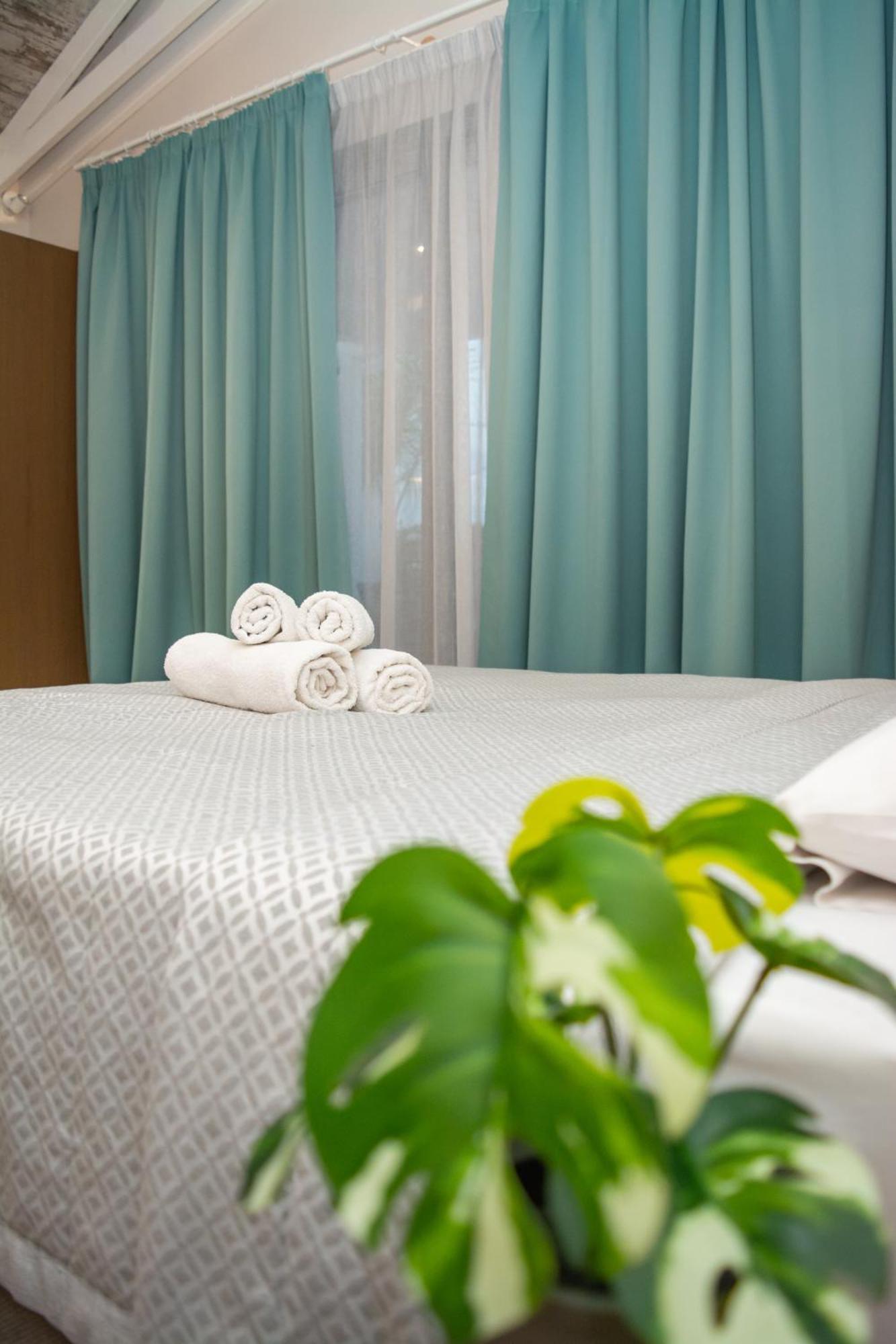 Hotel Golden Sun Nea Mesagkala Ngoại thất bức ảnh